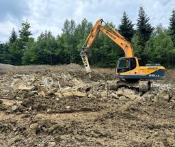 Hyundai  R210 z młotem na wynajem